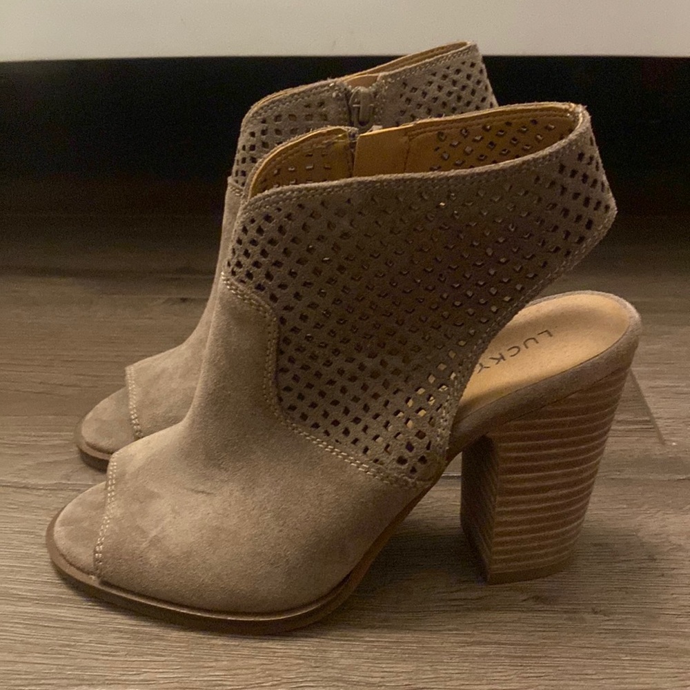 Lucky brand block heel bootie!